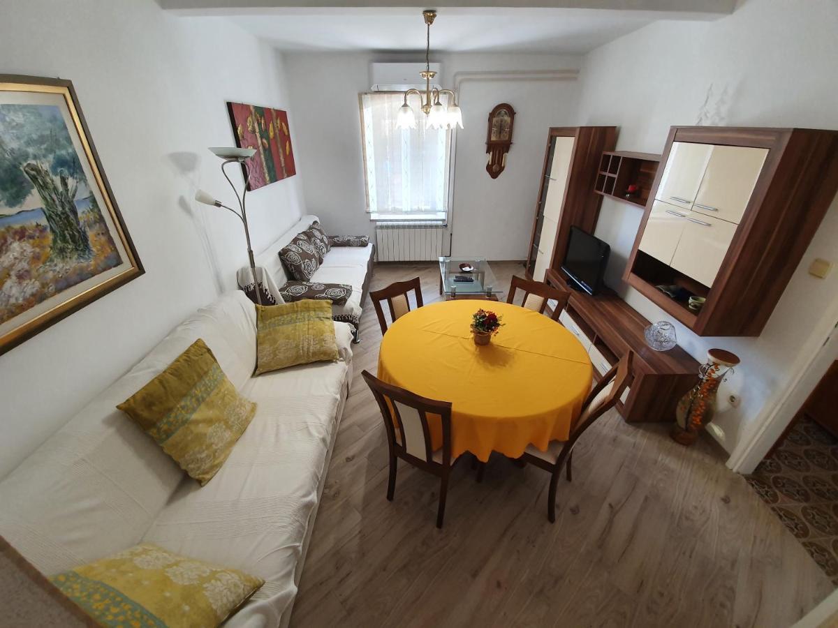 Tulux Apartment *
