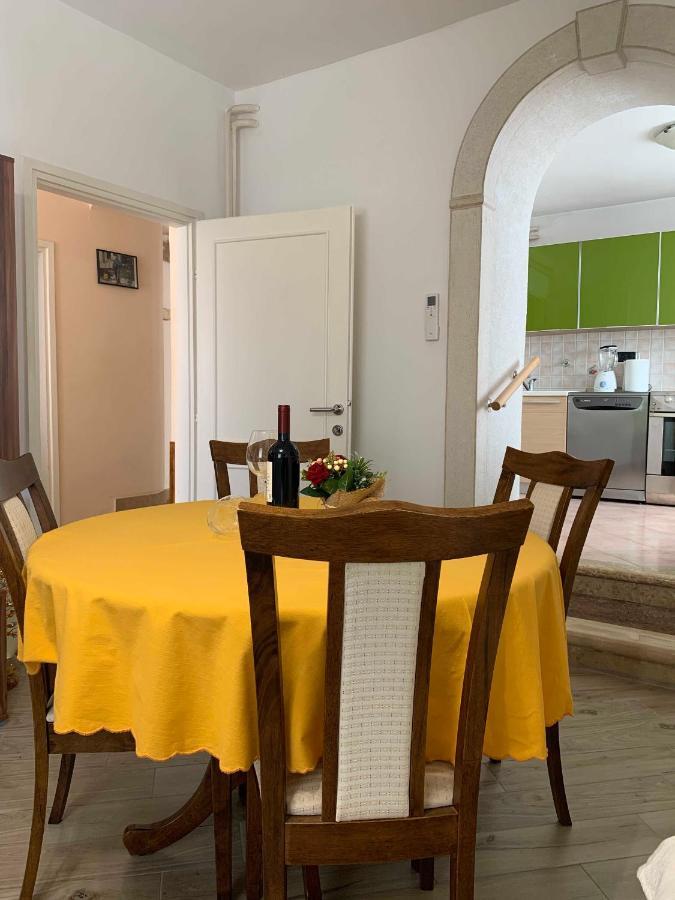 Tulux Apartment *
